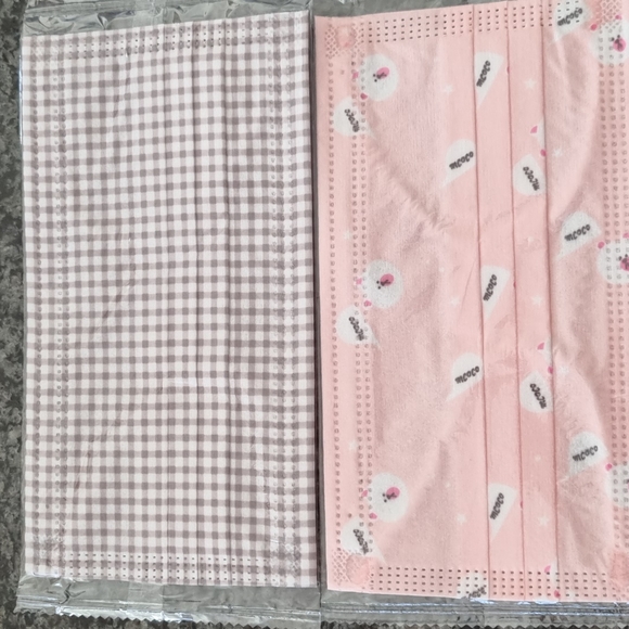 Individually wrapped disposable 3ply mask. - Picture 3 of 5